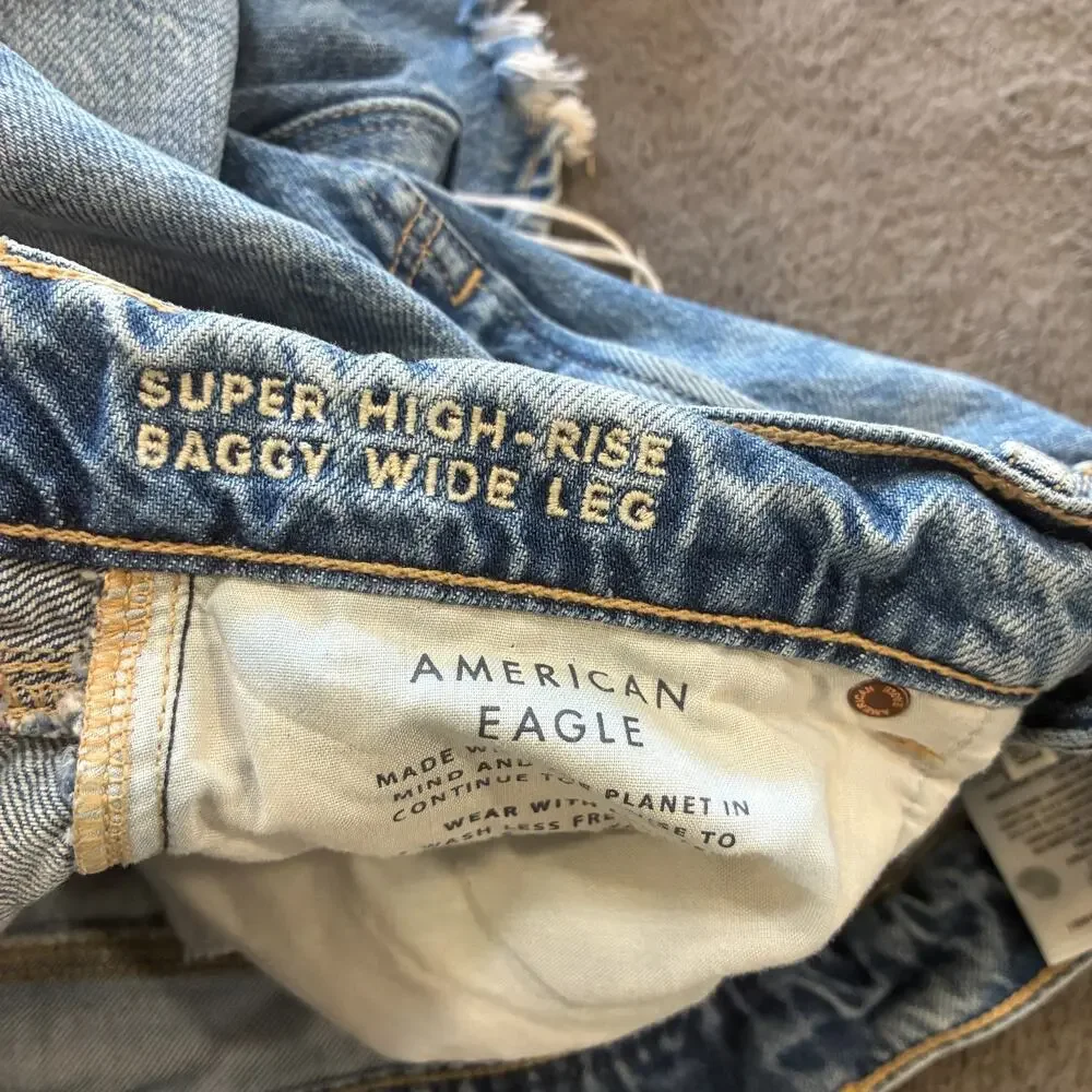 American Eagle Light Wash Blue Super High Rise Baggy Wide Leg Jeans Women's Sz 6 - Picture 7 of 10